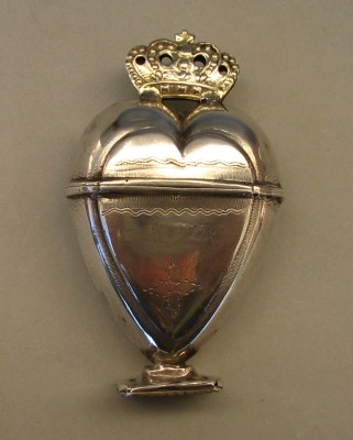 silver Hovedvandsg (pomander, vinaigrette, spice box)