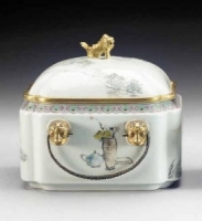 famille-rose 19th century enamel porcelain warmer
