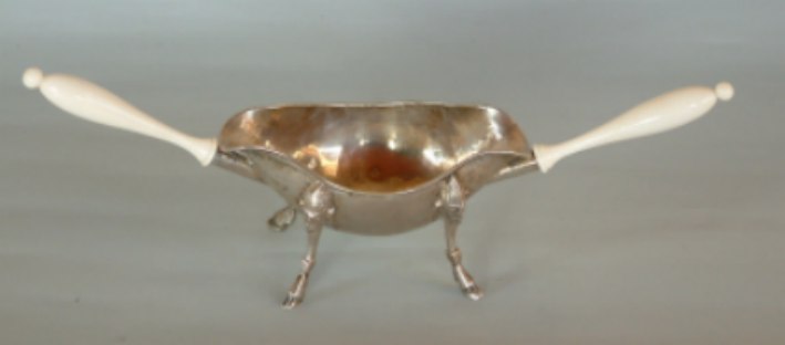 antico braciere spagnolo in argento con manici d'avorio dell'argentiere Damian de Castro