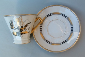 Raynaud & C. Limoges: tasse et soucoupe en porcelain