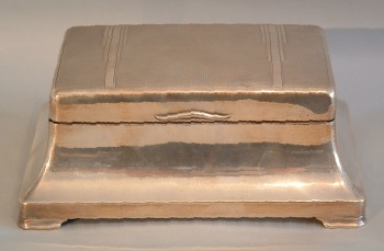 English silver
cigarette box
or casket