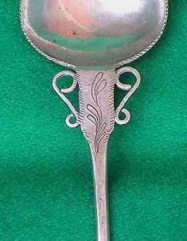 antique silver 'topo' or 'tupo' (pin spoon) - Bolivia: floral engraving