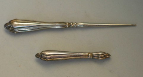 Italian antique silver
needle case and 
crochet hook