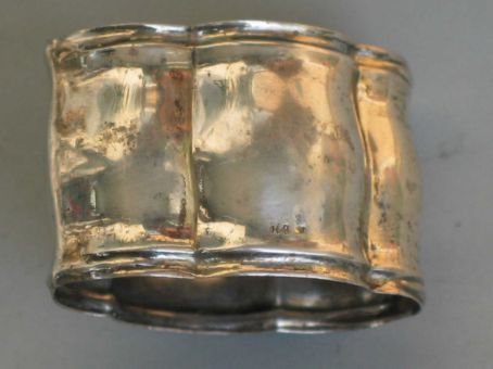Italian
antique silver
oblong shape
napkin ring