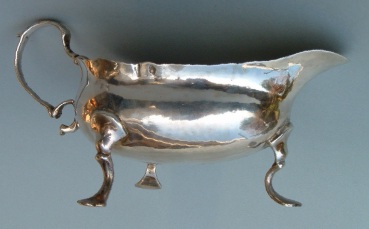 Georgian
antique silver
sauceboat
