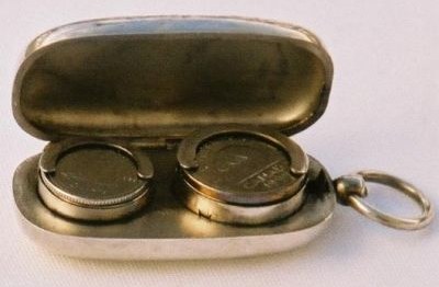 antique silver
vesta coin holder
(sovereign holder)