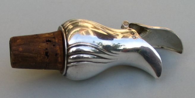 silver stopper
with pivoting lid